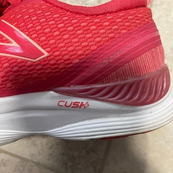 New Balance Women's 711 Mesh Cross-Training Shoe. Size 6 - Picture 8 of 10